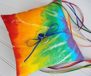 cuscino porta fedi per matrimonio a tema arcobaleno rainbow wedding