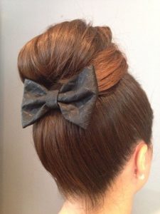 fiocco nei capelli