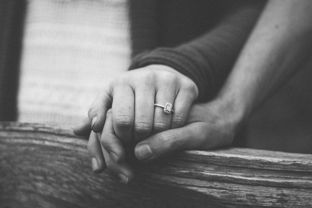 anello di fidanzamento e proposta di matrimonio