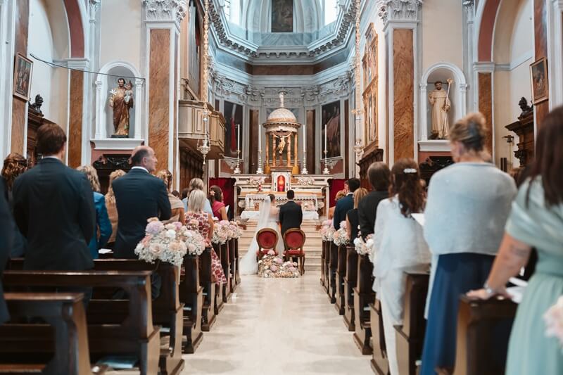 Poco prima del matrimonio invia a tutti gli invitati questo messaggio